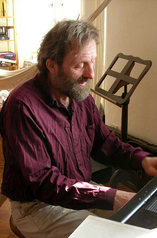 Picture of Dr. Konrad Kaufmann playing the piano.